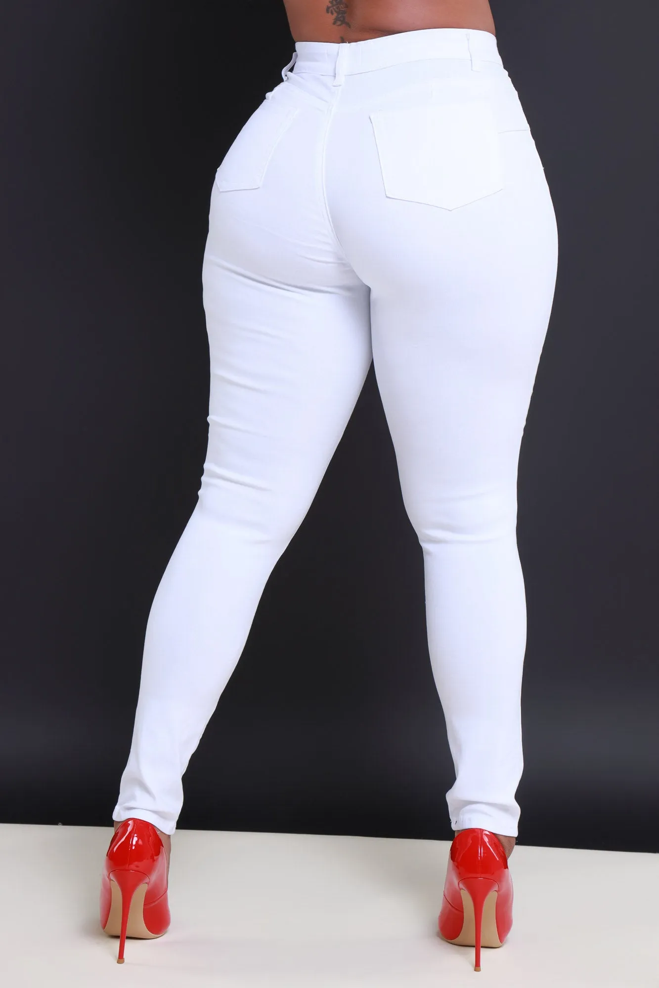 Blacklist Butt Lifting Mid Rise Stretchy Jeans - White